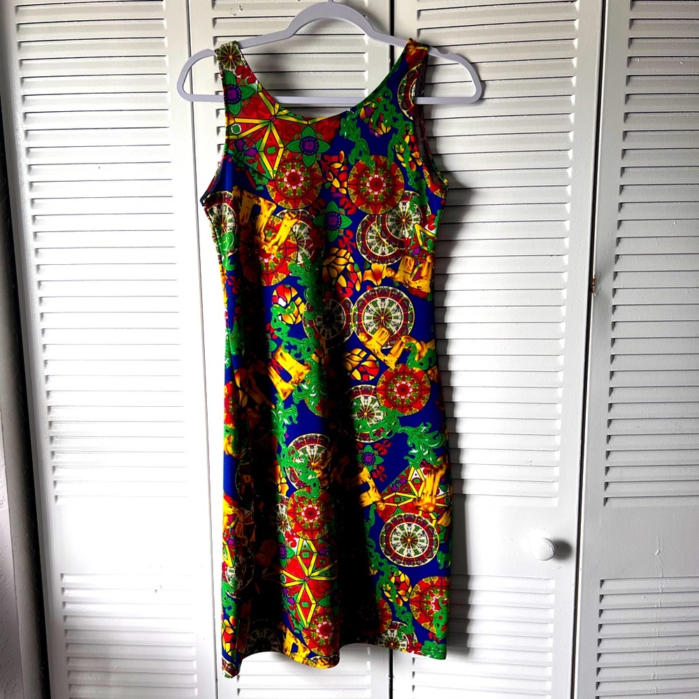 I DONT KNOW HOW TO DESCRIBE THIS DRESS